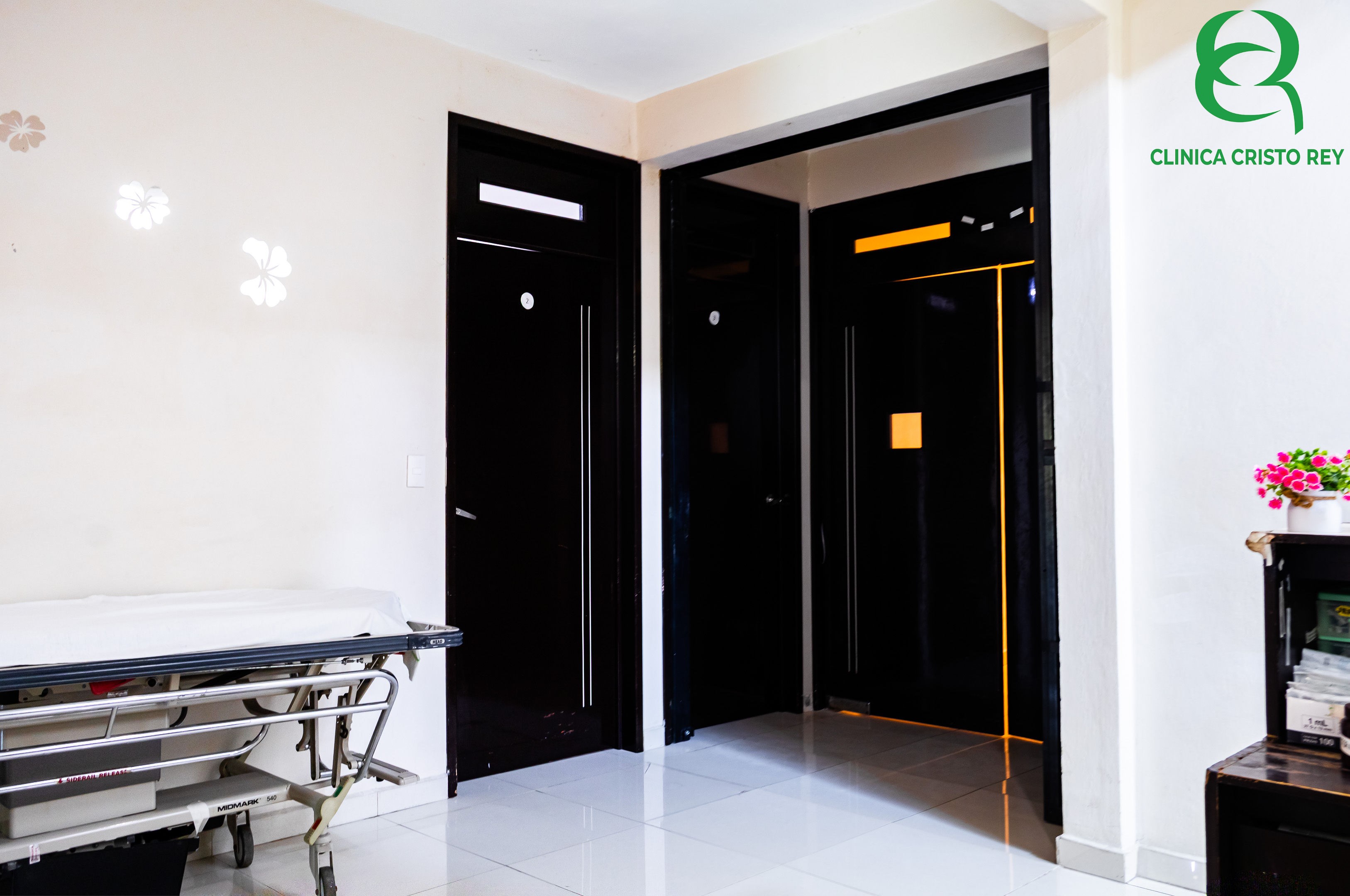 Pasillo hacia entrada a hemodiálisis